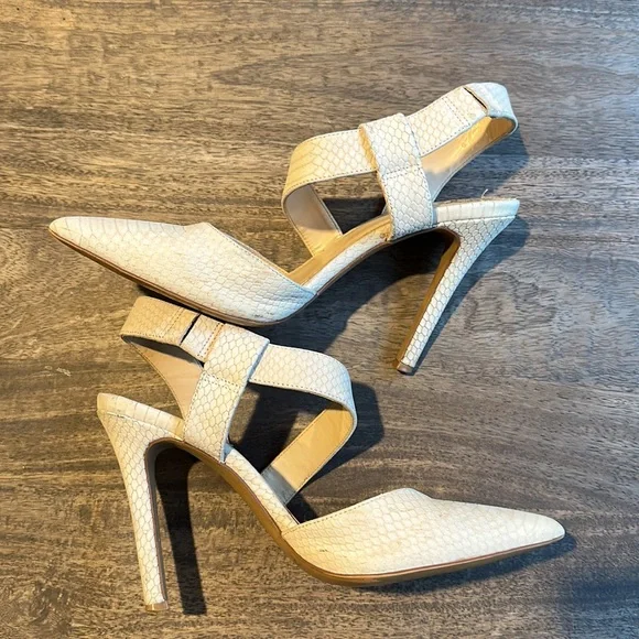 Vince Camuto Heels - Picture 3 of 6